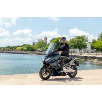 Honda PCX versus Honda FORZA: care scuter se potrivește stilului tău urban?