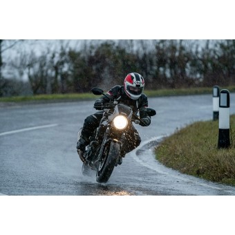 Cum să conduci motocicleta în siguranță pe ploaie?