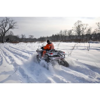 Top 5 ATV-uri pentru iarnă: modele recomandate cu șenile și lamă de zăpadă