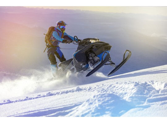 Avantajele motoarelor în 2 timpi vs. în 4 timpi la snowmobile