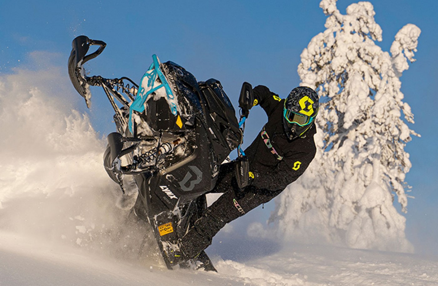 Cum alegi echipamentul pentru snowmobil: sfaturi și recomandări