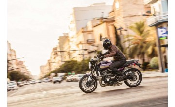 Kawasaki Z900RS 2026  – evoluție în stil retro-sport
