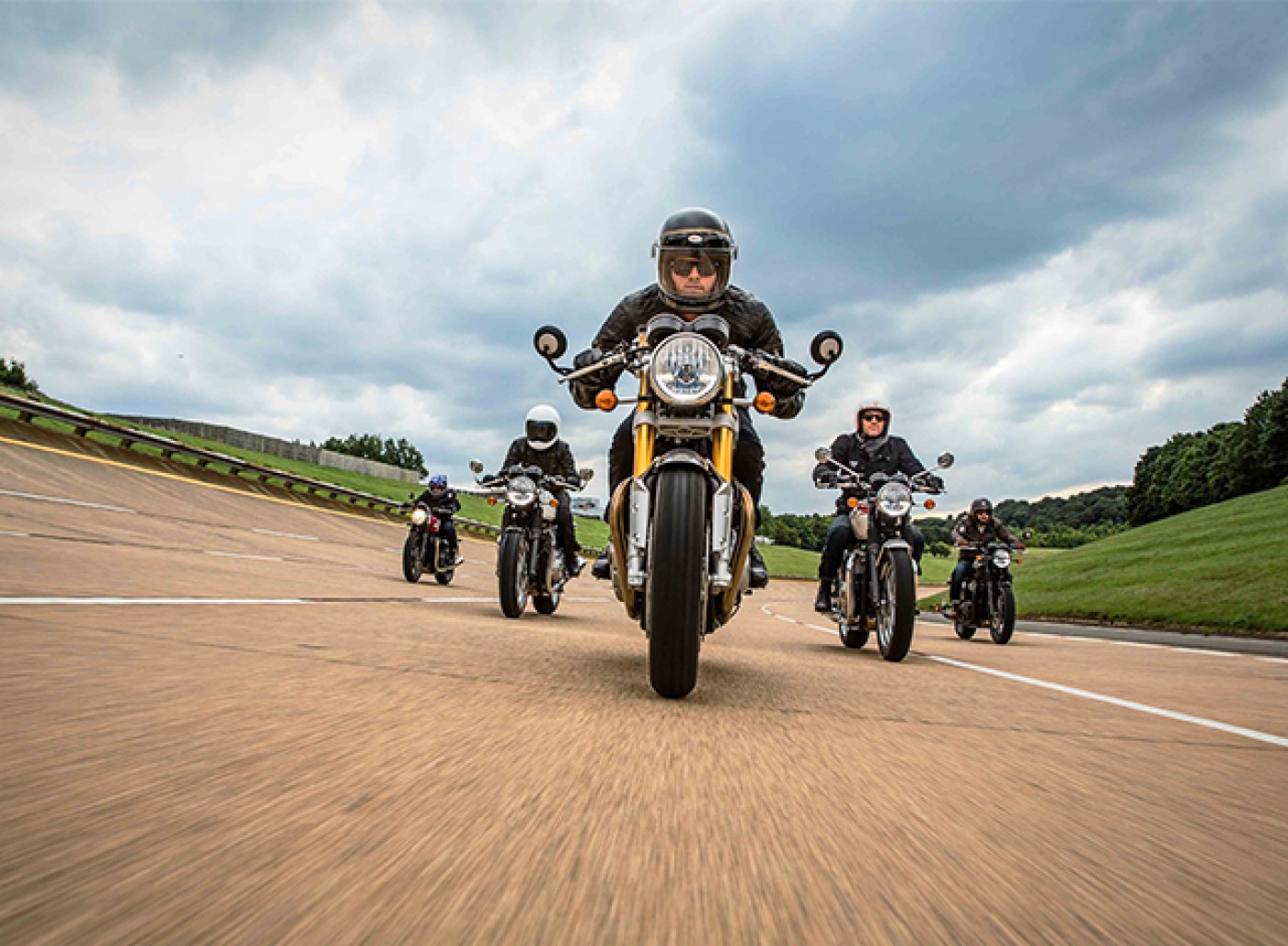 Triumph pregateste o noua serie de motociclete cu cilindree medie