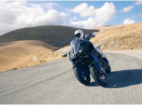 EICMA 2017 – Yamaha Niken, prima motocicletă cu trei roți a intrat în producția de serie