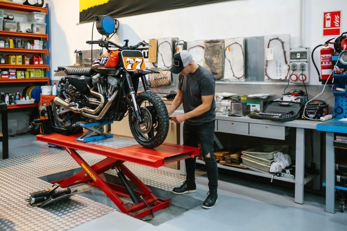 verificarea starii tehnice a unei motociclete second-hand in service