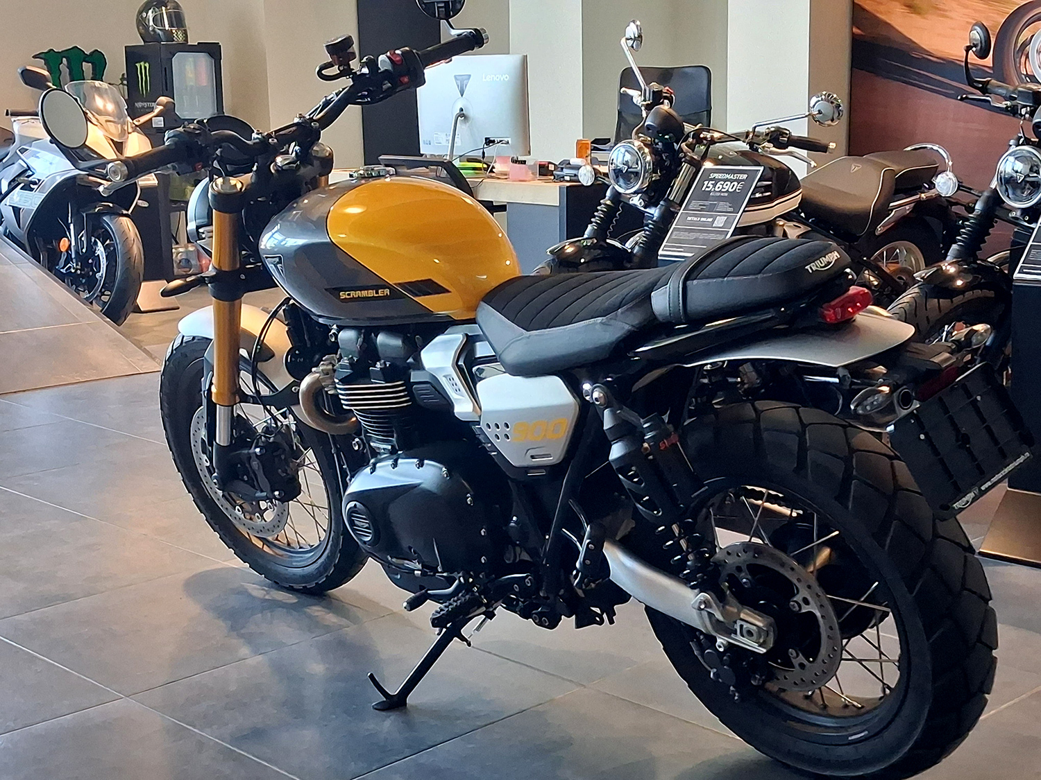 Motocicleta Triumph Scrambler 900 second 2026