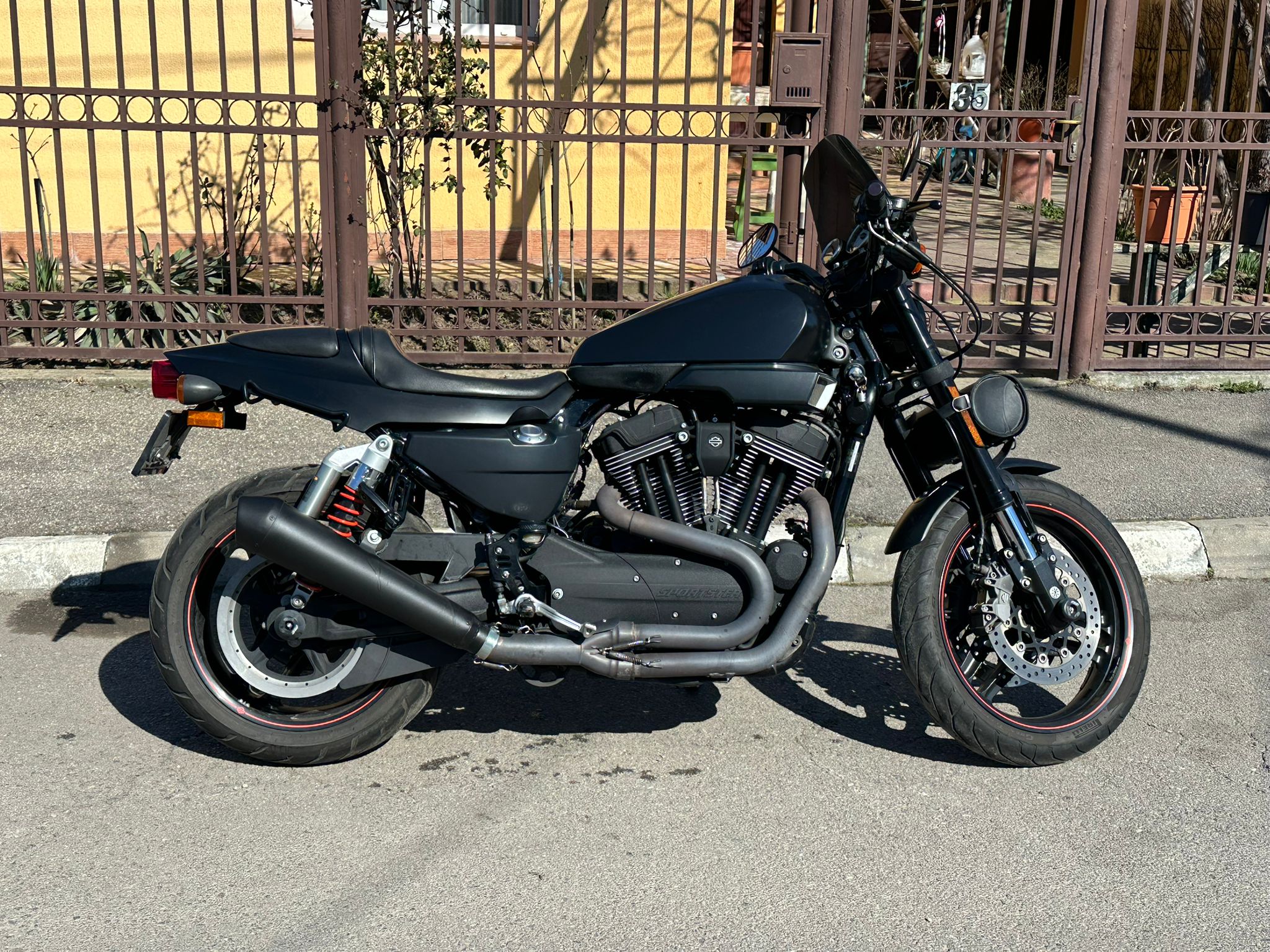 Harley Davidson XR1200X 1200 cc – model rar inspirat din legenda de flat-track XR750