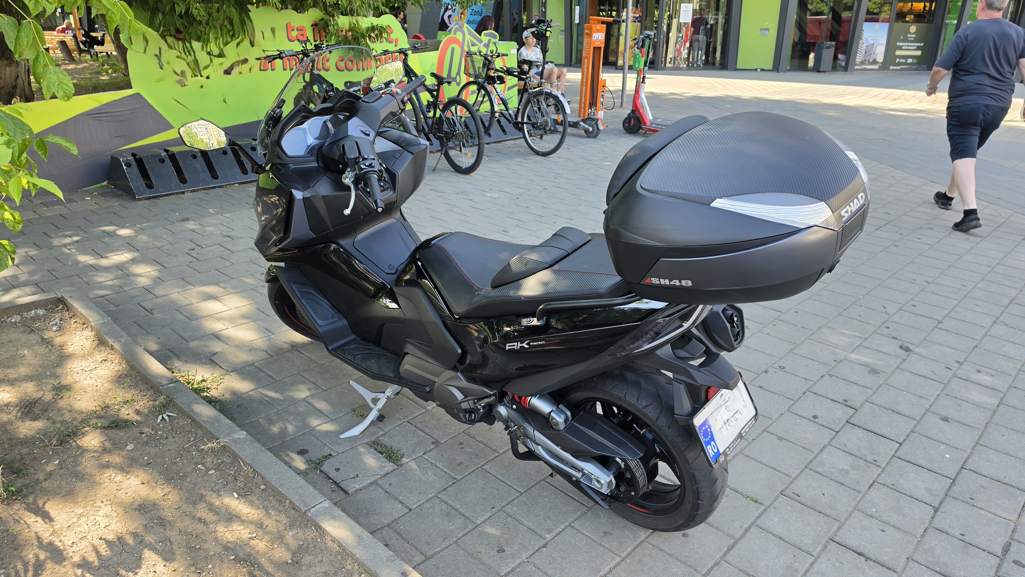 Vand Kymco AK 550 Premium