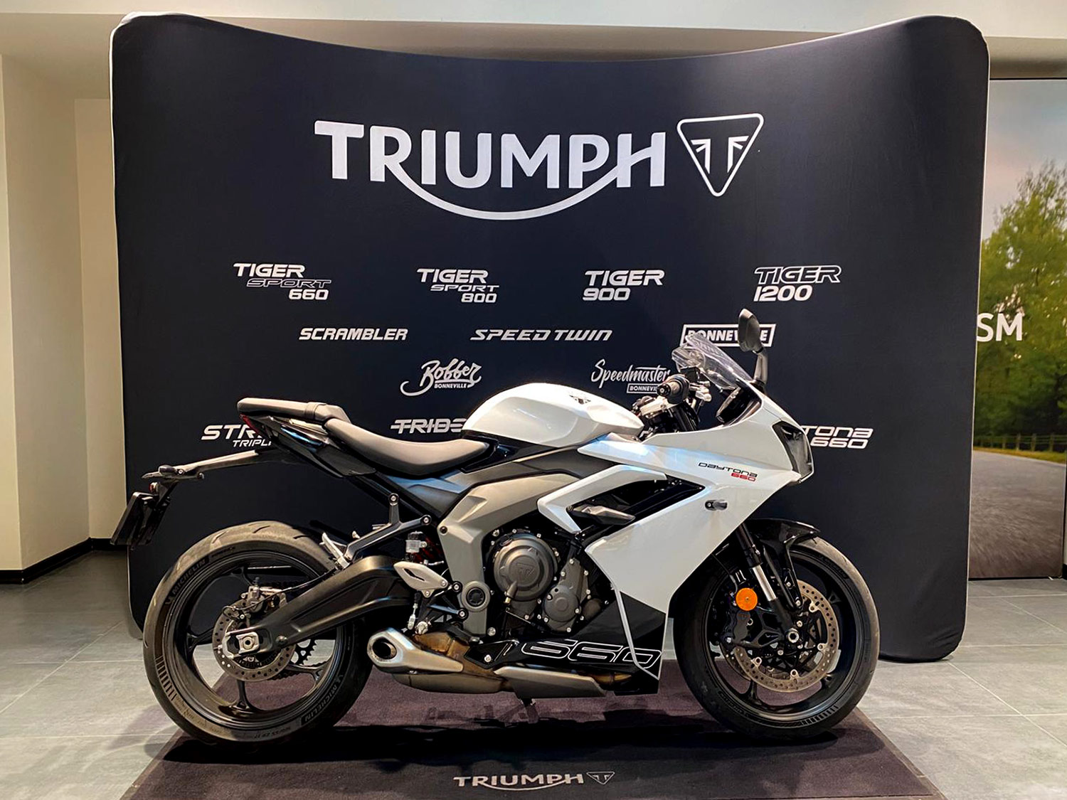 Motocicleta Triumph Daytona 660 Second