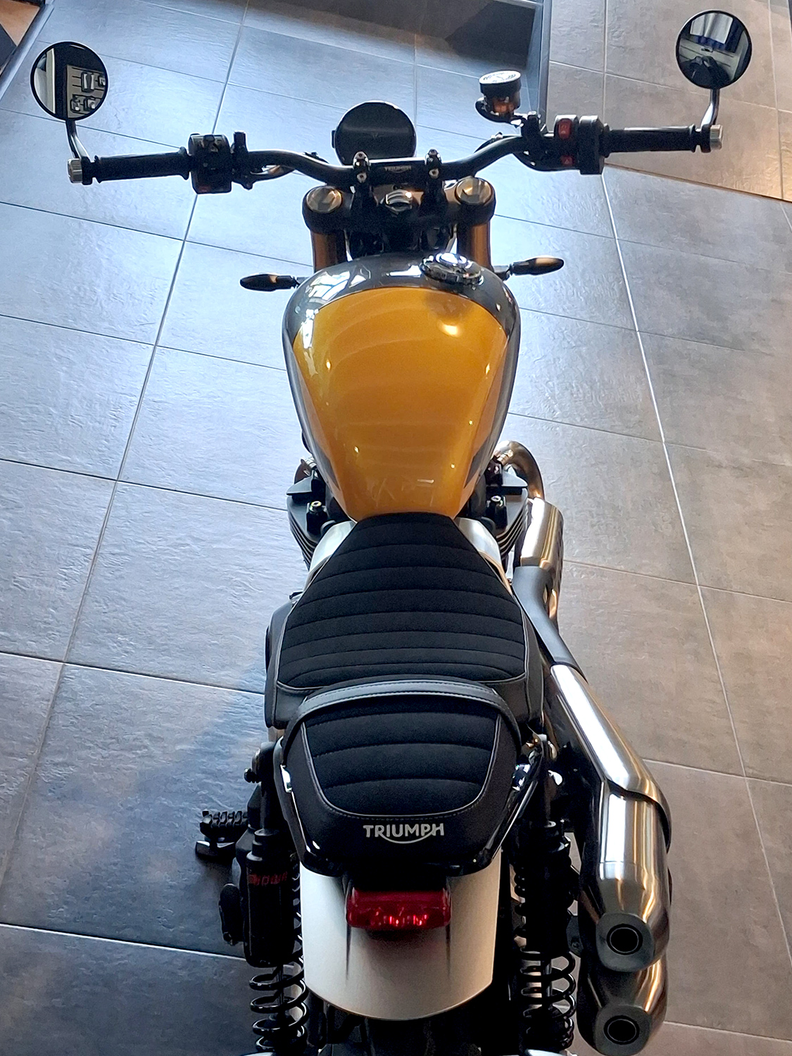 Motocicleta Triumph Scrambler 900 second 2026