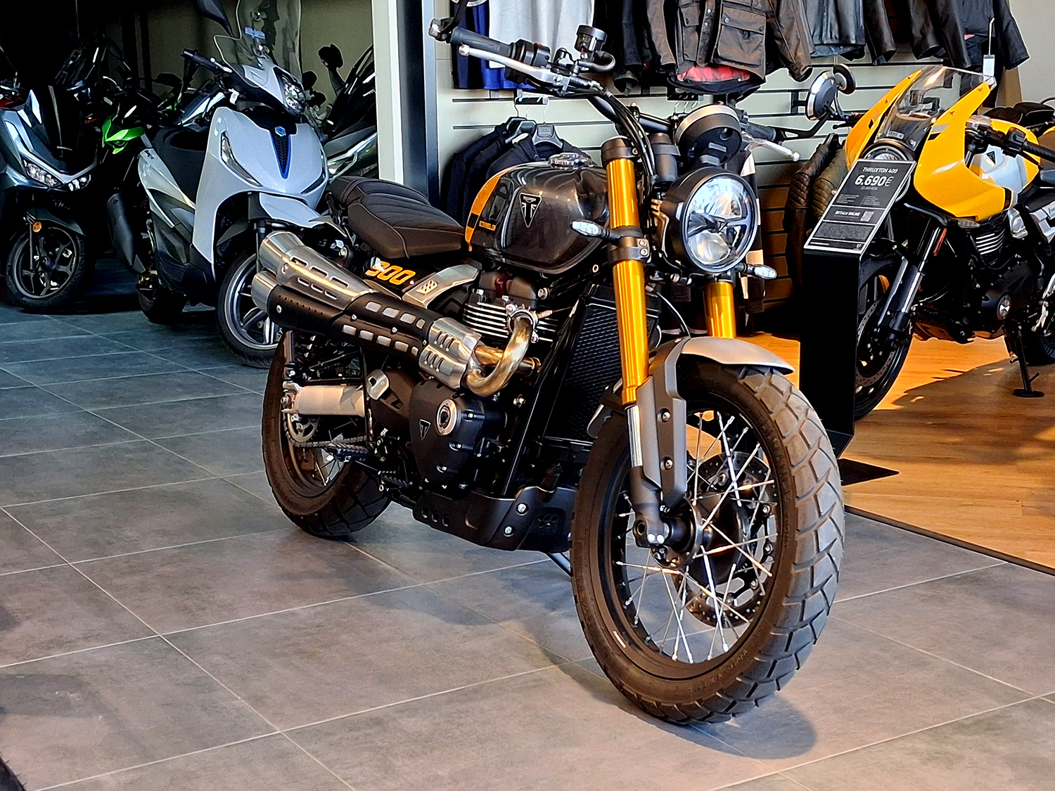 Motocicleta Triumph Scrambler 900 second 2026