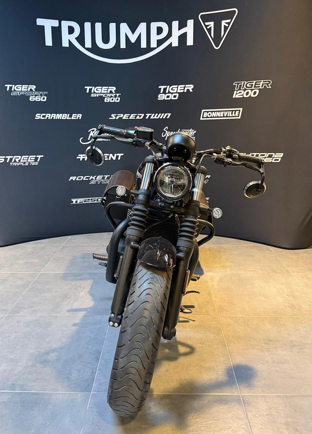 Motocicleta Triumph Bonneville Bobber Second 2025